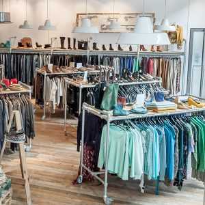 Studio Anneloes collectie met stijlvolle dameskleding, vesten en blouses