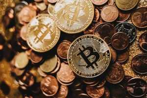 Bitcoin munten en geldtransactie illustratie voor beginnersgids over hoe je bitcoins kunt kopen online
