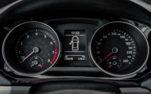 Home Rijschool Air Dordrecht auto voor les - Volkswagen Golf 7 voor rijbewijs training binnen 10 dagen