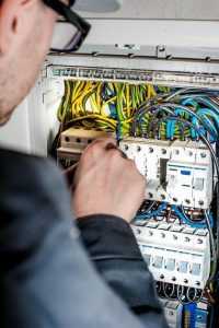 Elektricien Louwmans team voert deskundige elektrische installaties uit met hoogwaardige materialen en certificering