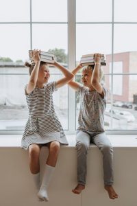 Home Trends in schoolfotografie met digitale technologie, creatieve poses en duurzame praktijken