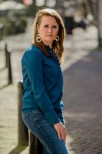Home Relatietherapie in Utrecht: therapeut begeleidt stel in veilige omgeving voor communicatie en emotionele verbinding